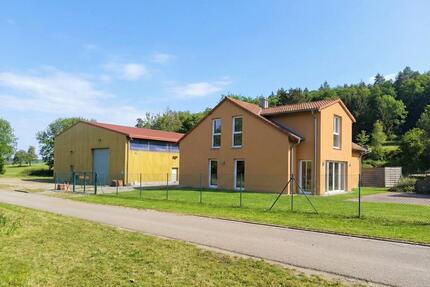A+ Einfamilienhaus mit Einliegeroption und 255qm Halle auf 1,4 HA - Ansbach