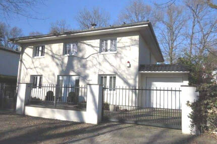 Ein perfektes Haus für ein anspruchsvolles Paar, südliche Stadtrandlage Berlins im sog. Goldstaubviertel, ruhige Wohnlage nahe Zehlendorfer Damm
