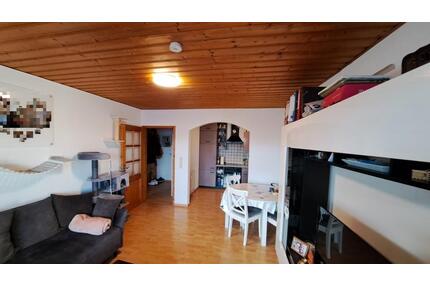 Helle und großzügige 2-Zimmer-Dachgeschoss-Wohnung in Neumarkt - Neumarkt in der Oberpfalz Altenhof