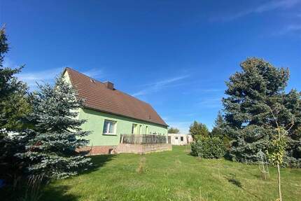 Arzberg * ruhig gelegenes EFH mit großem Grundstück* offene Küche* 4 Zimmer* Kaminesse vorhanden