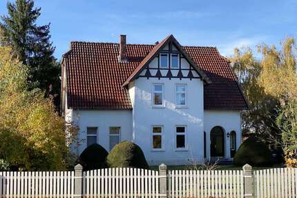 Haus zum Mieten in Eyendorf 1.995,00 € 236 m²