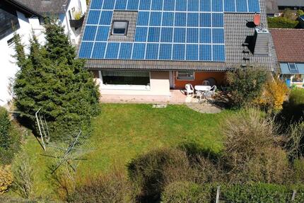 Saniertes EFH mit PV-Anlage, Wärmepumpe & Einliegerwohnung - Leidersbach
