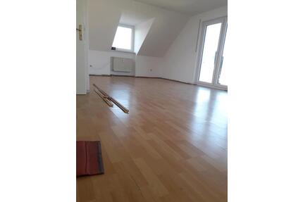 Helle 3 ZKB m. Fenster und Balkon in Dasing 82 qm