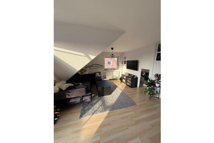 Schöne helle Zweizimmerwohnung mit Balkon zu vermieten - Enger