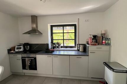 Gepflegte, helle 1 Zimmer-Souterrainwohnung in natur- und stadtnaher Lage, Wohnfl. 50m², frei ab 01.08.2026! - Königsberg in Bayern