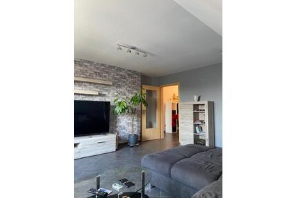 Helle Dachgeschosswohnung 83 qm neue EBK viele Zimmer - Röthlein