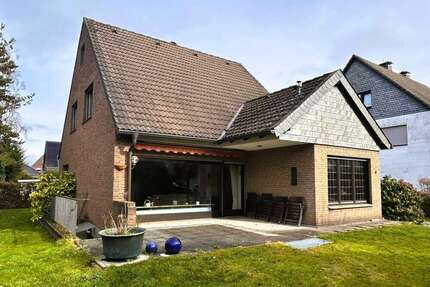 Haus zum Kaufen in Meerbusch 710.000,00 € 142.59 m²