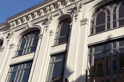 Wohnung zum Mieten in Zwickau 2.400,00 € 360 m²