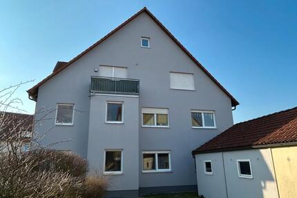 Helle Großräumige 2 Zimmer Dachgeschosswohnung mit Erkern, Balkon - Weidenbach