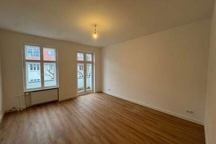 Sanierter Altbau: 3-Zimmer-Wohnung mit Balkon in Berlin-Neukölln