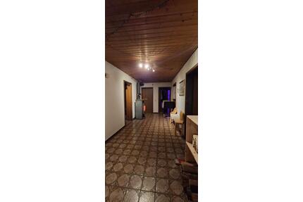 Älteres Einfamilienhaus - 800,00&nbsp;EUR Kaltmiete, ca.&nbsp; 145,00&nbsp;m&sup2; in Plattling (PLZ: 94447)