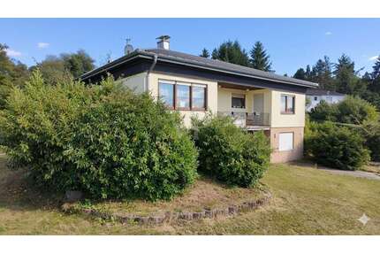 Haus zum Kaufen in Idar-Oberstein Göttschied 299.000,00 € 208 m² - Idar-Oberstein / Göttschied