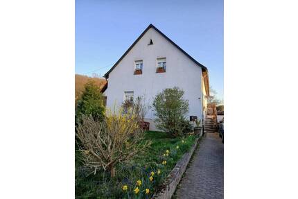 Reserviert!!! Freistehendes Einfamilienhaus mit großem Garten und viel Potential - Hargesheim