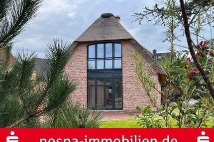 Modernes Wohnen unter Reet! - 1.279.000,00&nbsp;EUR Kaufpreis, ca.&nbsp; 86,00&nbsp;m&sup2;&nbsp;Wohnfl&auml;che in Sankt Peter-Ording (PLZ: 25826)