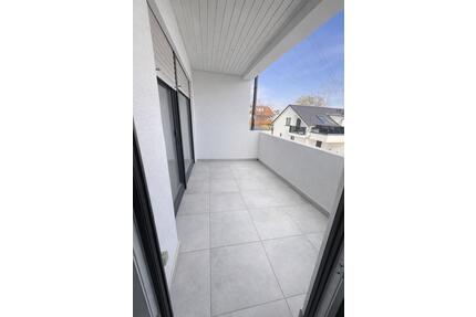 Erstbezug! Hochwertige: 3 Zi Wohnung mit Loggia & neuer Küche - Esslingen am Neckar Pliensauvorstadt