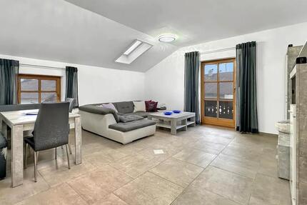 Gepflegte 3 -Zimmer Dachgeschosswohnung mit Balkon in Raubling