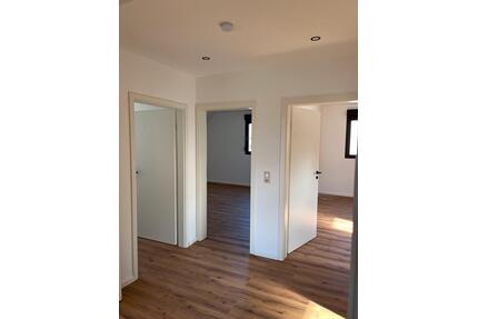 Erstbezug nach Sanierung: 3 Zimmer Wohnung 80m2 Balkon Stellplatz - Nohfelden