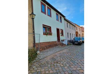 Haus mit Garten, 120 qm, 3,5 ZKB, viel Potenzial, provisionsfrei - Roßleben-Wiehe