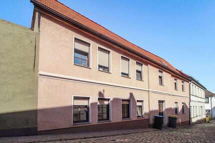 Haus zum Kaufen in Wettin-Löbejün 220.000,00 € 210 m²