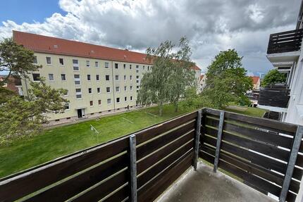 Helle 3-Zimmer-Wohnung mit Balkon und Küche | 59 m² | ruhige Lage - Leuna