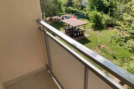 Zweitbezug nach Sanierung! Großzügige 3-Zimmerwohnung mit Laminat, Balkon, Wanne und Einbauküche! - Chemnitz Hilbersdorf