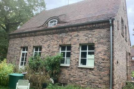 Haus im Wald zu verkaufen - 70.000,00&nbsp;EUR Kaufpreis, ca.&nbsp; 140,00&nbsp;m&sup2; in Burow (PLZ: 17089)