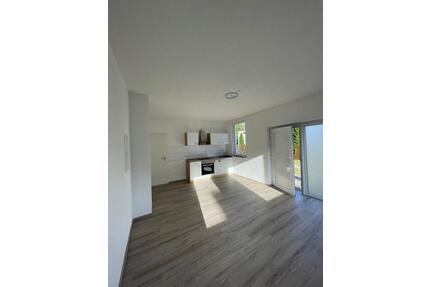 Neuwertige 1-Zimmer-Einliegerwohnung mit moderner Glasüberdachung - Winterlingen