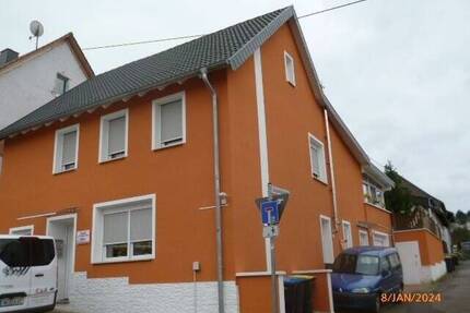 Wannemacher Immobilien **** Wunderschönes Einfamilienhaus mit Einliegerwohnung in Neunkirchen-Wellesweiler ****