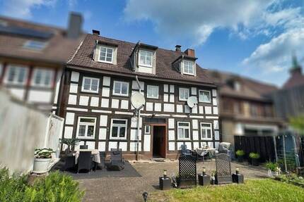 4 Familienhaus in Innenstadt - 75.000,00&nbsp;EUR Kaufpreis, ca.&nbsp; 227,00&nbsp;m&sup2;&nbsp;Wohnfl&auml;che in Holzminden (PLZ: 37603)