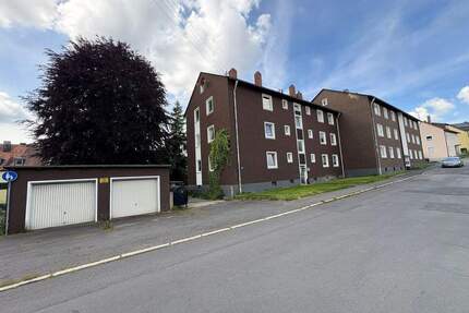 Mehrfamilienwohnhaus mit 6 Wohneinheiten, Doppelgarage & viel Potenzial in guter Lage zu verkaufen - Wiesau