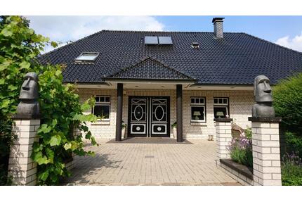 Bungalow incl. 2. Gebäude mit 3 Garagen Provisionsfrei - Zeven