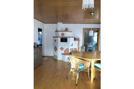 DG-Wohnung mit EBK und Kachelofen in Oberwinden - Elzach
