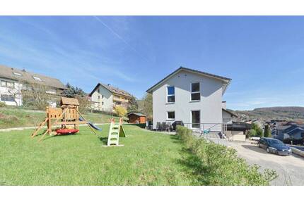 Neubau-Feeling ohne Wartezeit - modernes Einfamilienhaus mit Garten & Keller - Bad Bocklet