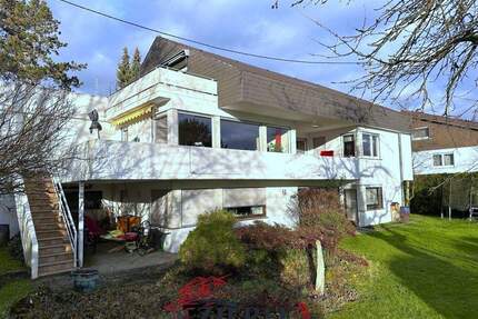 TOP Lage! Dreifamilienhaus, exklusive Architektur! Fantastischer Garten! Fünf Garagenstellplätze! - Göppingen / Bartenbach