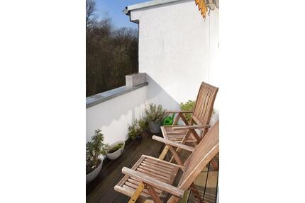 moderne Dachgeschosswohnung mit Sonnenbalkon und Blick ins Grüne - Düsseldorf Stadtbezirk 8