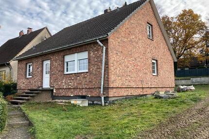 Freihstehendes Einfamilienhaus - kernsaniert 2021 - Warstein