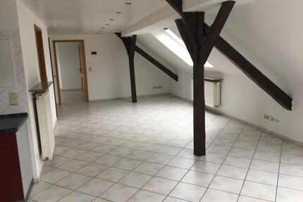 Charmante 2,5-Zimmer-Dachgeschosswohnung (78 m²) in St. Arnual - Saarbrücken