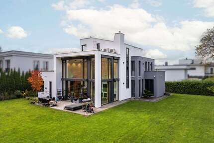 Haus zum Kaufen in Groß Glienicke 2.950.000,00 € 330 m²