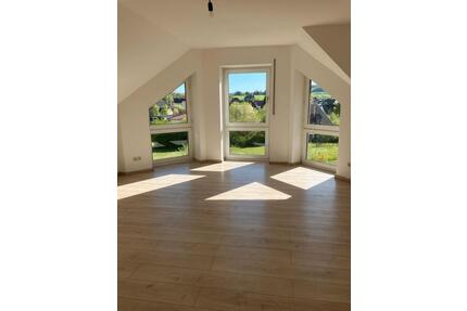 Lügde- Rischenau sonnige 3-Zimmer Dachgeschoßwohnung 80 m²