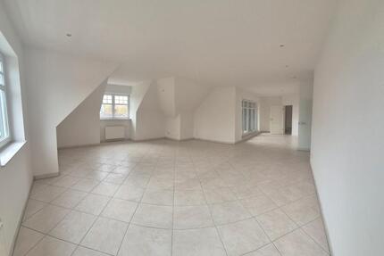Attraktive helle Dachgeschosswohnung in Toplage in Oldenburg