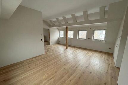 Kernsaniertes Wohnhaus mit großem Grundstück, Hof, Garagen - Gifhorn