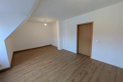 3 Raum DG Wohnung - 380,00&nbsp;EUR Kaltmiete, ca.&nbsp; 59,70&nbsp;m&sup2; in Groitzsch (PLZ: 04539)