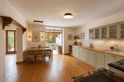 Haus zum Kaufen in Isen 593.000,00 € 274.19 m²