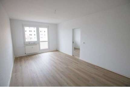 Wohnung zum Mieten in Halle (Saale) 310,00 € 68.63 m²