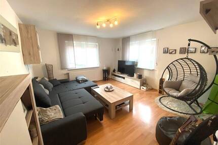 Erstbezug nach Sanierung - Helle 2-Zi-Whg im 1. OG mit Balkon, Küche, Stellplatz und Garten! - Rednitzhembach