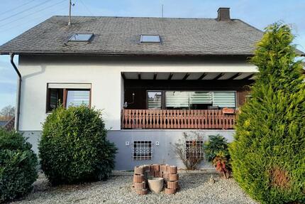 Zweifamilienhaus mit Einliegerwohg.(erweitb) idyllischem Bachlauf - Morbach