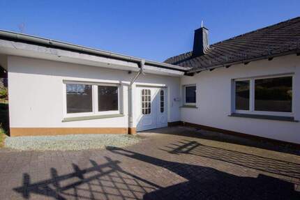 Barrierefreier Wohnbereich, viel Nutzfläche - dieses Einfamilienhaus bietet Potenzial! - Warstein Hirschberg