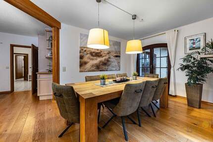 Traumhaus mit zwei WE - eine FeWo und eine Dauerwohnung. Sauna, Garten und Stellplätze. - Borkum