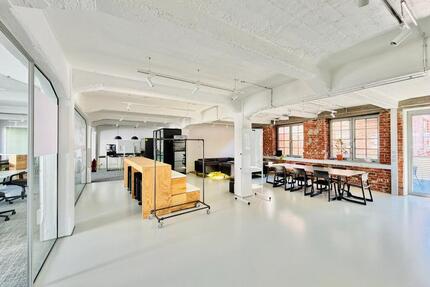 Exklusives Büro, Praxis, oder Loft in Toplage von Idstein – Aufzug, Balkon, EBK