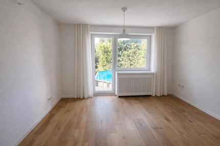 Freistehendes Einfamilienhaus mit riesigem Garten, Pool, Garage - Gröbenzell